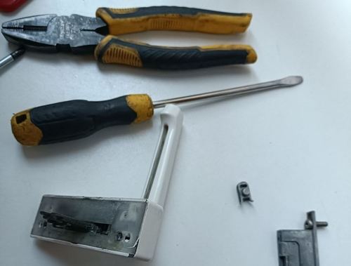 Як замовити заміну фурнітури у нашій компанії?